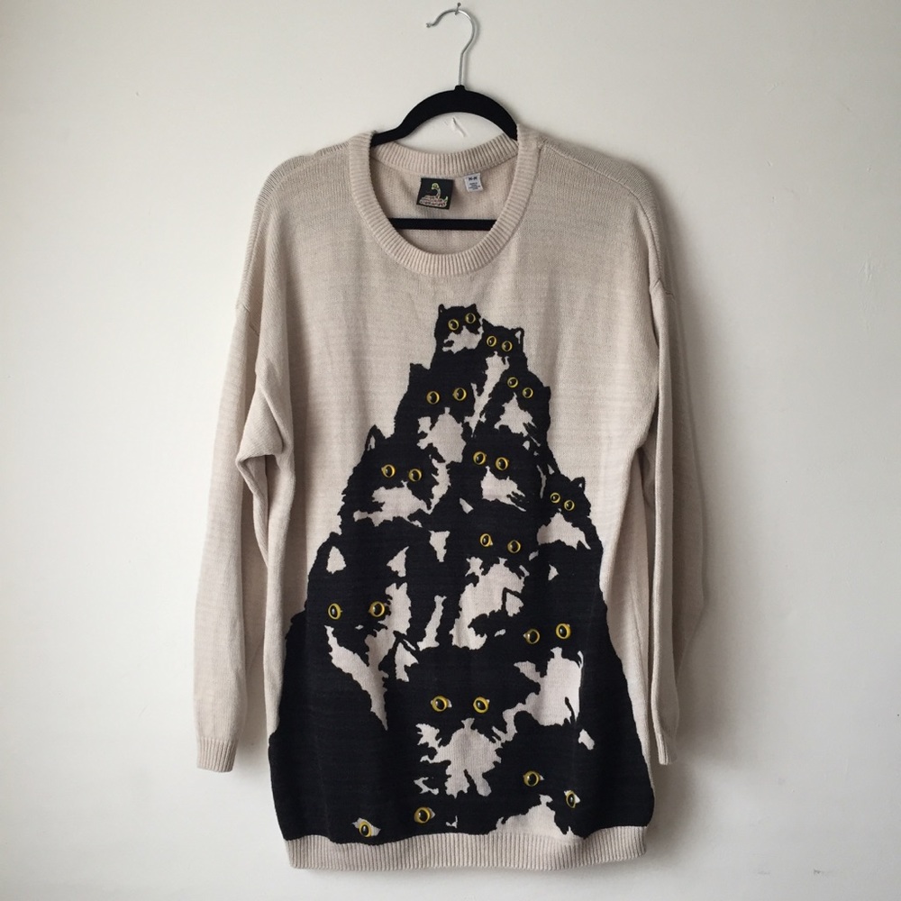 Pretty Snake Cat Eye Sweater